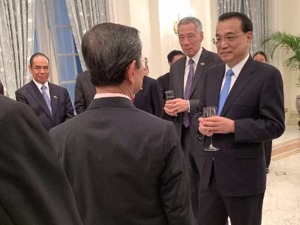 李克强与新加坡总理达成共识：争取尽快结束RCEP谈判