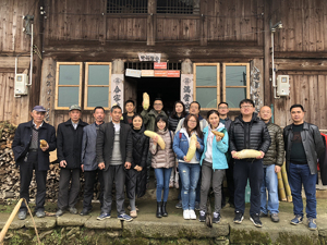 下沉一线 微博“农民上热搜”内容加量式精准扶贫扶智新农村经济