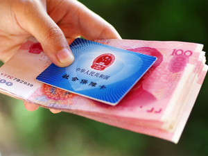 专访中国社科院世界社保研究中心主任郑秉文：地区间养老基金失衡会引发财政风险 防范之道在于实现全国统筹