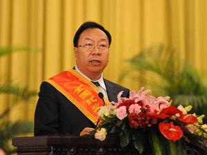 “宁夏首富”父子俩被抓：旗下公司票据大面积逾期   地方政府开始排查