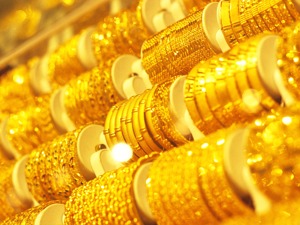 【盘中动态】黄金股集体大涨 荣华实业涨停