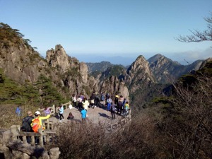 黄山旅游前三季度营收同比下滑 押注“二次创业”走下山是坦途还是险路？