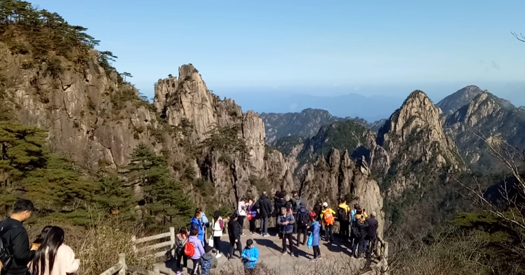 视频丨记者实探黄山风景区：游客直呼景区消费太高 山上酒店一间房间花费千元