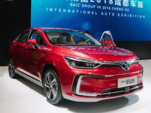 北汽新能源回应召回6.9万辆纯电车：将为车主免费更换制动助力真空泵