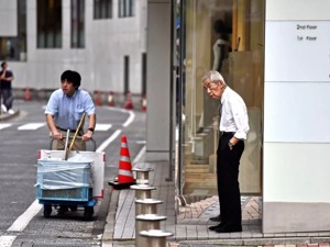 纠结的日本100岁社会：一边高薪请外国劳动力，一边在东京“赶人”