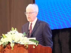 金融科技会威胁银行业吗？诺贝尔经济学奖教授在成都这样说…… 