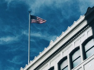 美国房价下跌惨状：纽约地铁区带头“沦陷” 西雅图半年跌11%