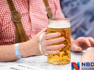 啤酒板块表现亮眼 三因素打开啤酒板块盈利空间