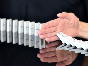 A股强势反弹 创业板涨0.7% 金融委称资本市场已具备长期投资价值