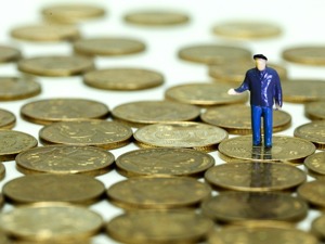 基金投资人士看市：选“战安抚娱生房”