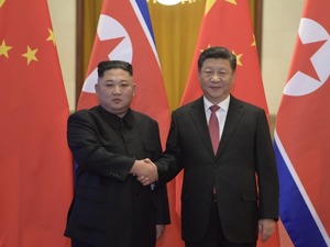 习近平同朝鲜劳动党委员长金正恩举行会谈