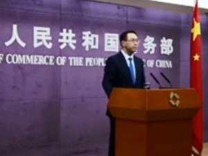 商务部就中美经贸磋商答记者问：双方的态度都是严肃、认真和坦诚的