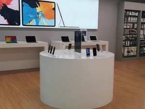 苹果向市场低头？iPhone线上、线下经销商陆续降价