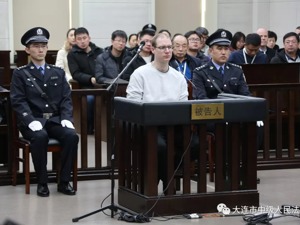加拿大籍男子走私222公斤冰毒获死刑 庭审现场图曝光