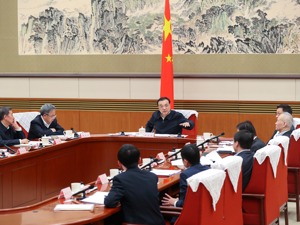 马云、寒武纪公司陈天石、中国一重刘明忠等在李克强主持的座谈会上发言