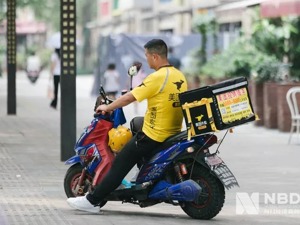 公务员生活压力大，周末送外卖是否违纪？官方回应来了