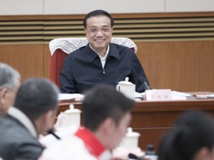 李克强主持召开教科文卫体界人士和基层群众代表座谈会 听取对政府工作报告的意见建议
