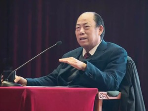 超过7000亿后，杨国强在琢磨什么？