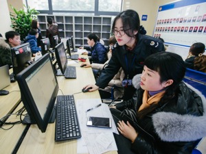 成都调查：个税宣传进校园、登写字楼、上电影院，税务人员协同作战为纳税人送上新政大礼包