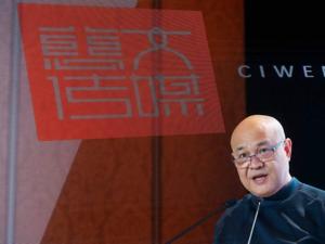 在业绩巨亏、商誉爆雷的不眠夜 这个从业40多年的老兵沉着地说：一部动辄70集的剧 不会再有了
