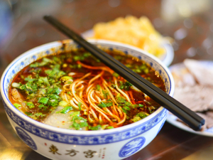 去年国内贸易增加值达11.7万亿 带动就业人数首破2亿大关
