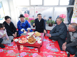 李克强在内蒙古考察时强调：要深化改革开放 推动经济社会发展