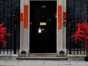 英国首相官邸罕见贴春联庆祝中国年，写的是……