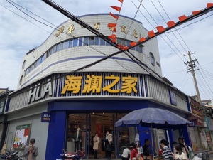 小镇里的服装生意：一线品牌来了！