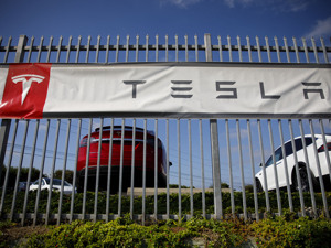 首批Model 3抵天津港 早买早享受还是晚买"享折扣"?