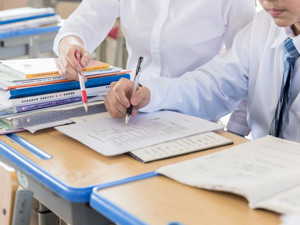 教育部：将明确教师不得通过手机微信和QQ等方式布置作业