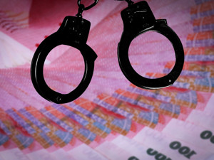 1万笔涉金额50亿！国信(香港)经纪涉客户洗钱，香港证监会开出反洗钱高额罚单