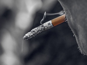 《癌症研究》：吸烟可能损害身体抵抗皮肤癌的能力