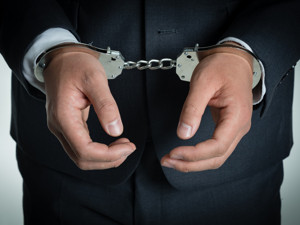 “别挤！一个个慢慢自首！” 海南314名网络诈骗犯争先恐后投案自首