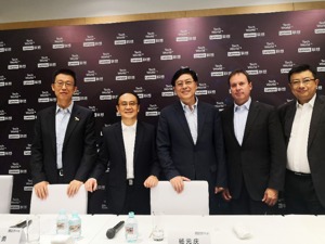 联想集团单季营收近千亿元  杨元庆称国内用户大屏设备空缺待补齐 