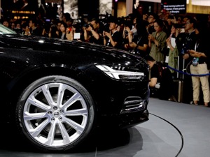 对标特斯拉 Polestar推出首款纯电动车
