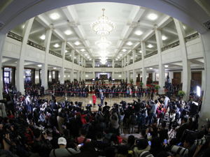 明年5G手机将大规模上市、综合防治青少年近视……两会第一场委员通道，回应了这些社会热点