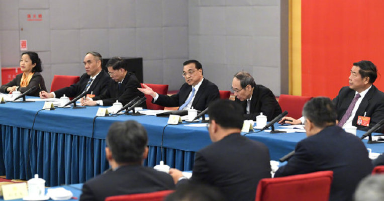 靠什么顶住经济下行压力？李克强这样说！