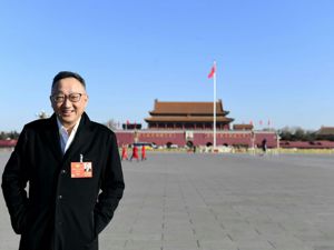 全国政协委员、三胞集团董事长袁亚非：养老产业市场巨大 企业要用新技术寻找机会