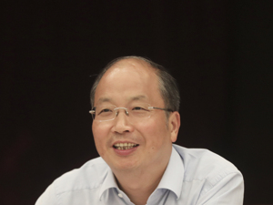 回应退市制度、股市上涨、科创板…易会满现身两会，直面股市热点话题
