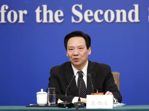 全国政协委员、央行副行长陈雨露：2018年宏观杠杆率下降 稳杠杆目标初步实现