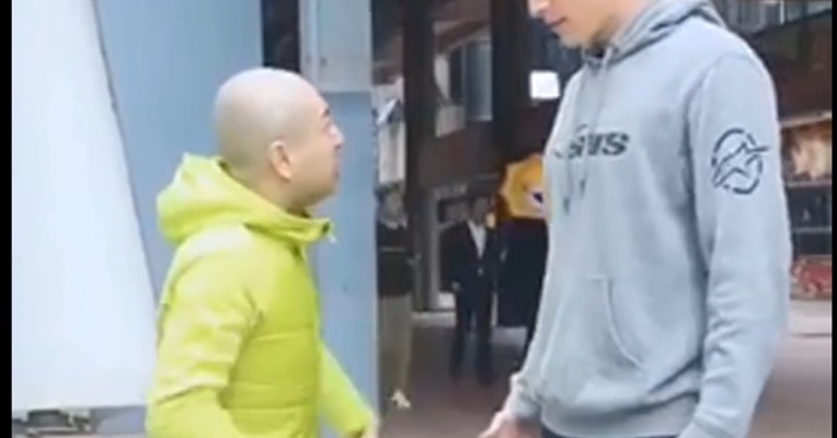 九天开出一成都，万户千门入画图。朝来夕往人不散，锦城云乐古今如。