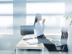 女性薪酬不及男性8成？妇女节前的这份报告，让网友炸锅了