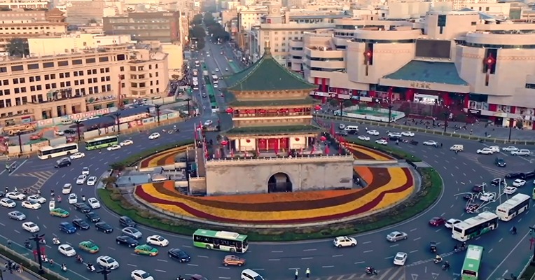 成都，给人的感觉就是休闲、时尚、热情的城市，这个城市的美食吸引了全国各地的人，在这里让人感觉很舒适。