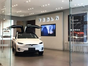 关掉门店，抵掉豪宅！马斯克一顿操作，中国“友商”已看懵