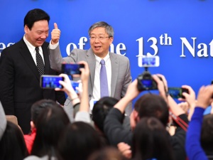 稳健货币政策内涵没变；我国股市境外投资者持有约2.7%，未来增长会很快……央行在“两会”记者会上透露诸多重要信息