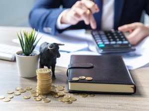 聚焦金牌分析师：周五大跌怎么了？ 牛市孕育期波动大！