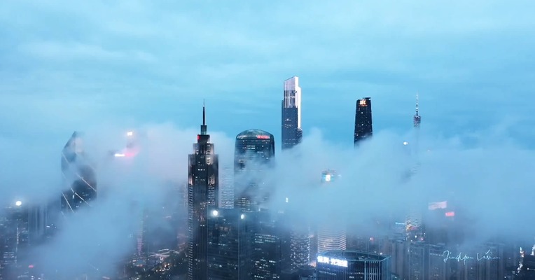 成都是一个高速发展的城市，新与旧，传统与创新在这里和谐融合。
