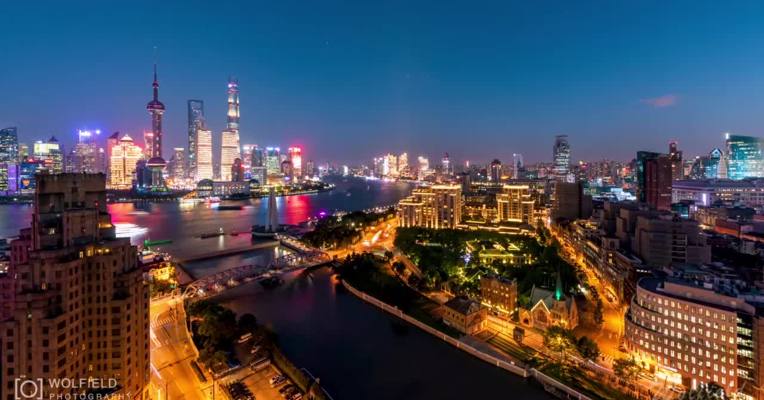 历史悠久的成都古建筑与时尚崭新的成都新地标，让天府之国焕发光彩。