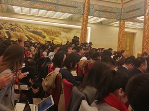 开诚布公！直击总理记者会：就业、养老、医疗均有回应 总理幽默宽慰“紧张”记者
