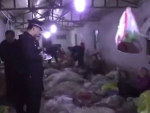 3·15晚会第一曝追踪，执法人员雷霆出击：连夜取缔！妥善处置废旧输液管